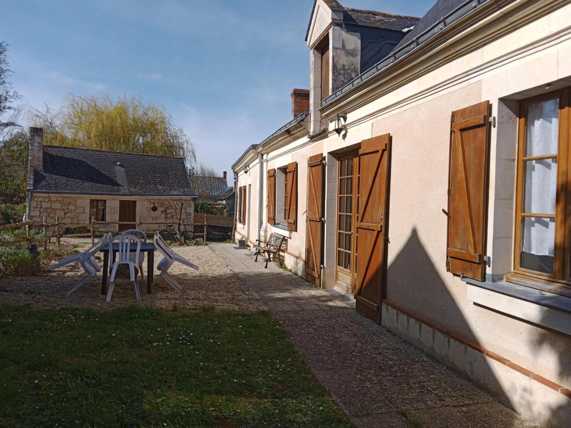 Villa L'Ecole Buissonniere Noyant-la-Plaine Exterior foto